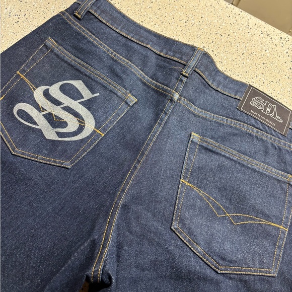 Unique Graphic Denim Jeans - Picture 5 of 5